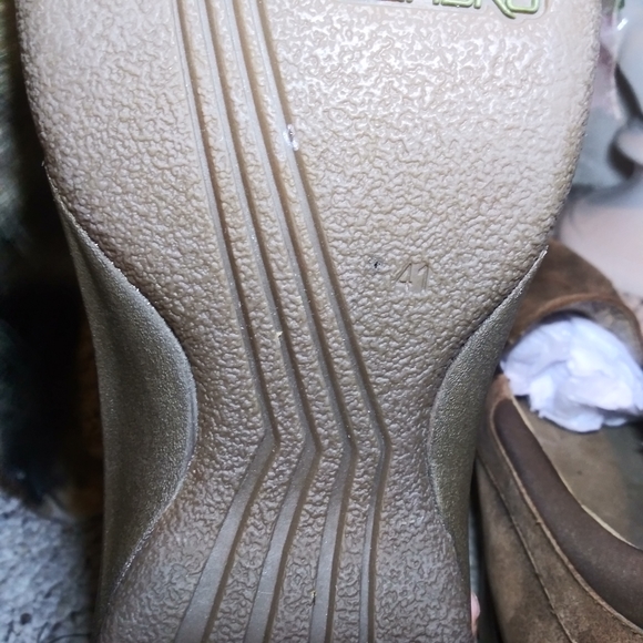 3/$18 Dansko Kim Distressed Brown Leather Shoes - Picture 8 of 9